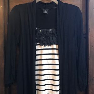 New Directions Black Long Sleeve w/ Stripe Top Sm.